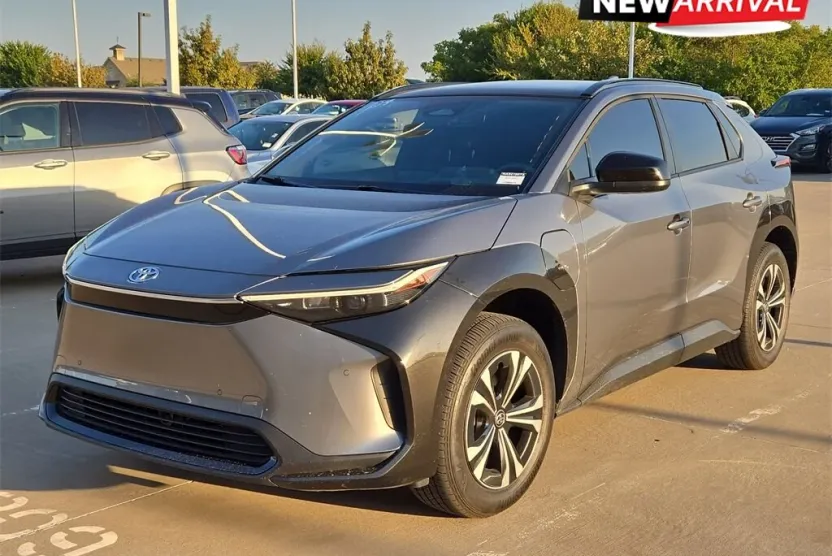 2024 Toyota bZ4X XLE photo 1