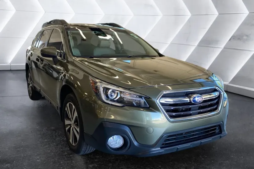 2018 Subaru Outback Limited photo 1