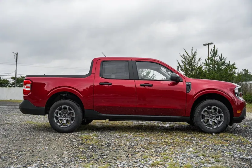 2025 Ford Maverick XLT photo 1