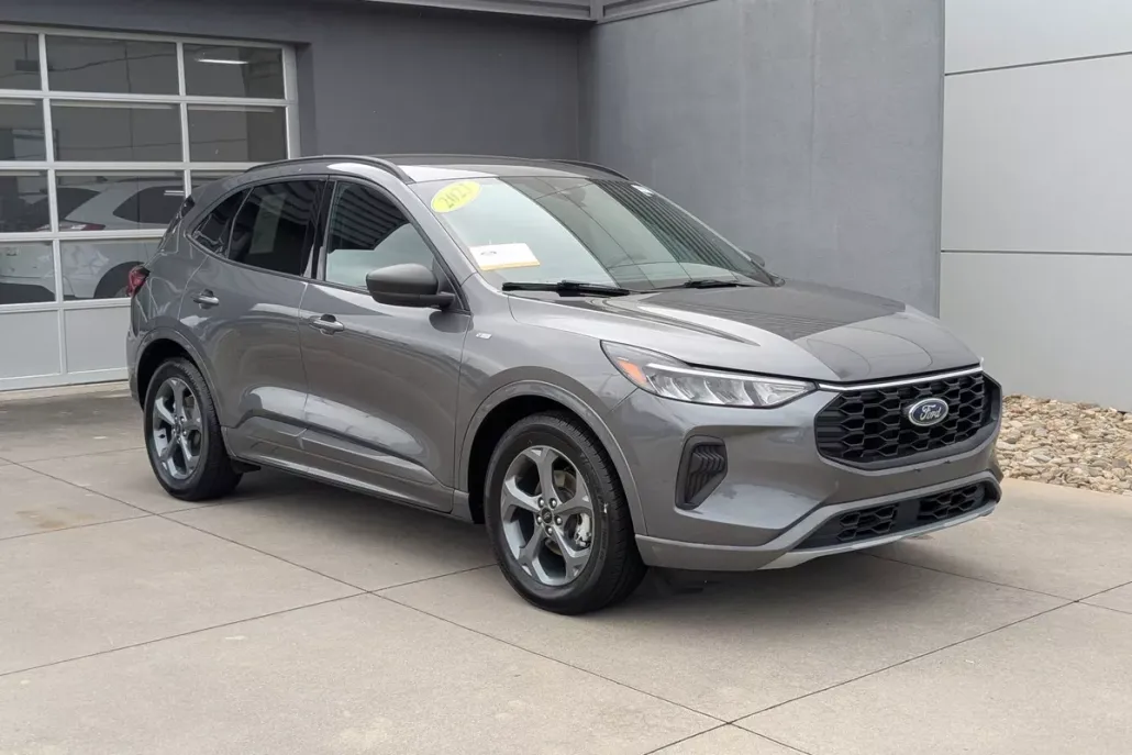 2023 Ford Escape ST-Line photo 1