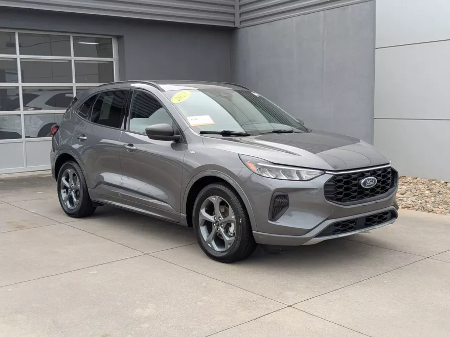 2023 Ford Escape ST-Line photo 1