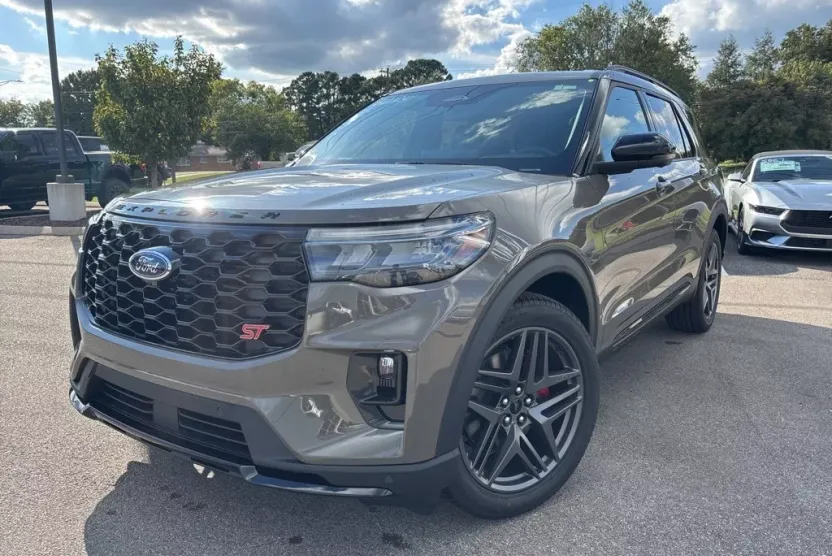 2026 Ford Explorer ST photo 1