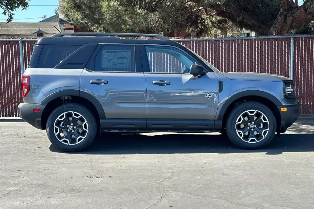 2025 Ford Bronco Sport Outer Banks photo 1