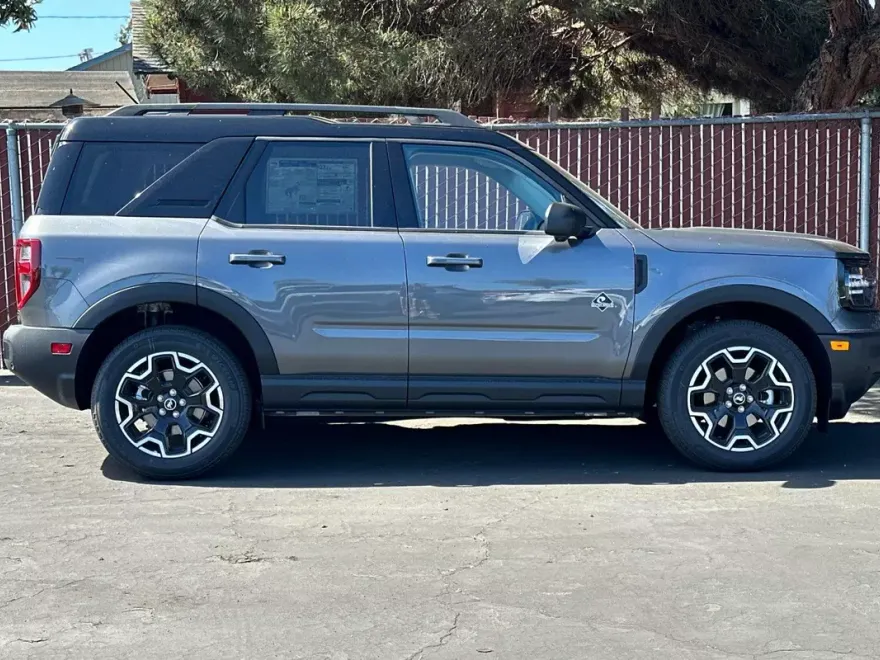 2025 Ford Bronco Sport Outer Banks photo 1