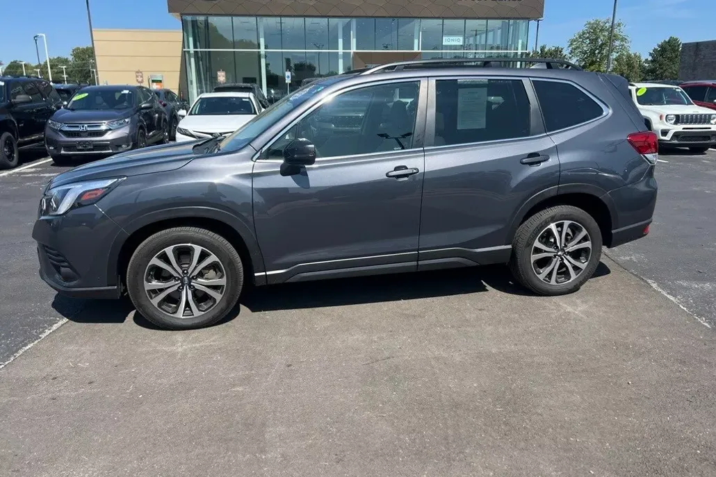 2022 Subaru Forester Limited photo 1
