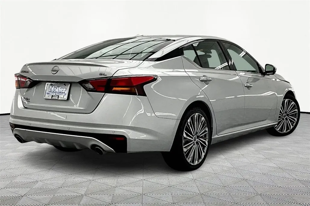 2023 Nissan Altima 2.5 SL photo 1