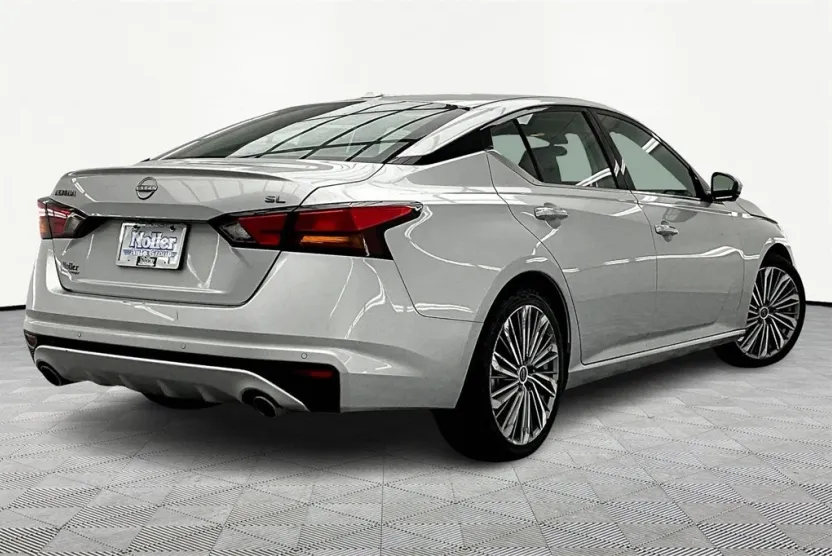 2023 Nissan Altima 2.5 SL photo 1