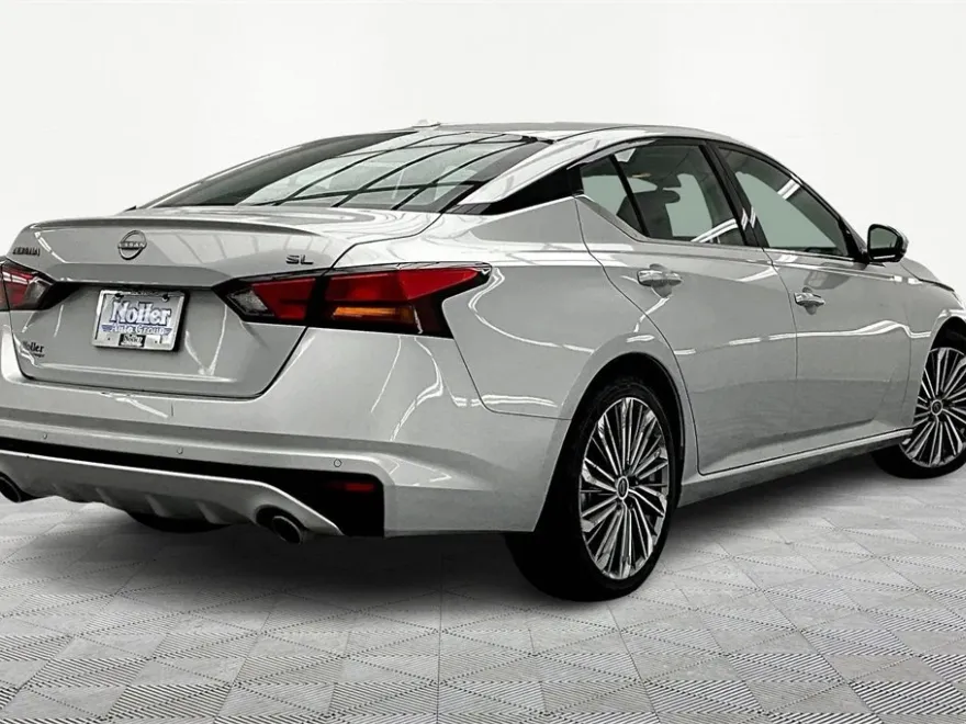 2023 Nissan Altima 2.5 SL photo 1