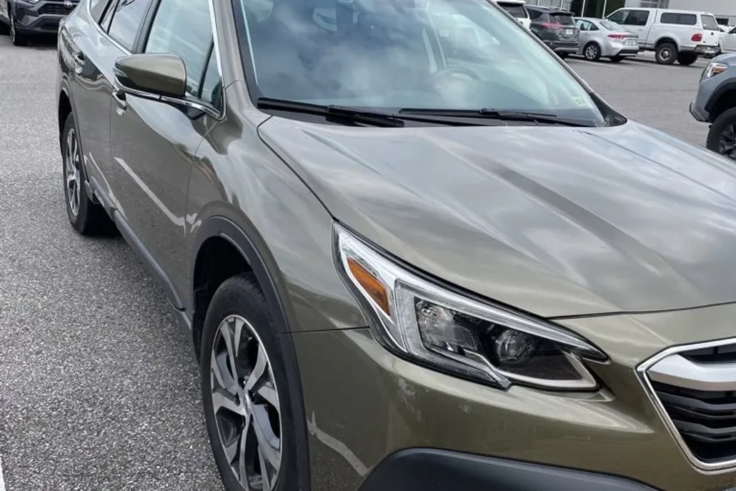 2022 Subaru Outback Limited photo 1