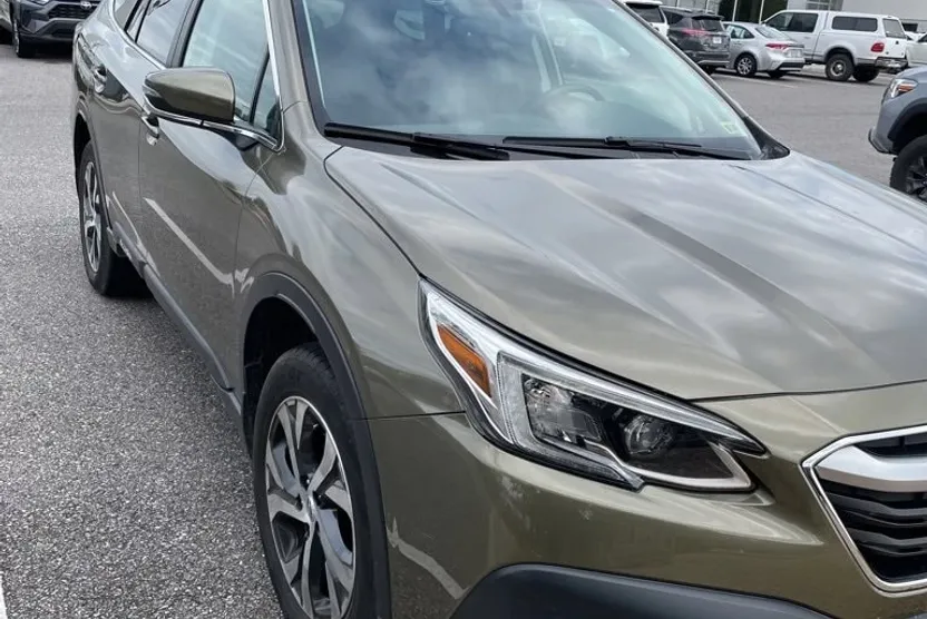 2022 Subaru Outback Limited photo 1