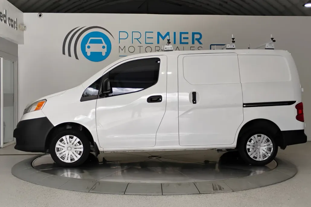 2017 Nissan NV200 S photo 1