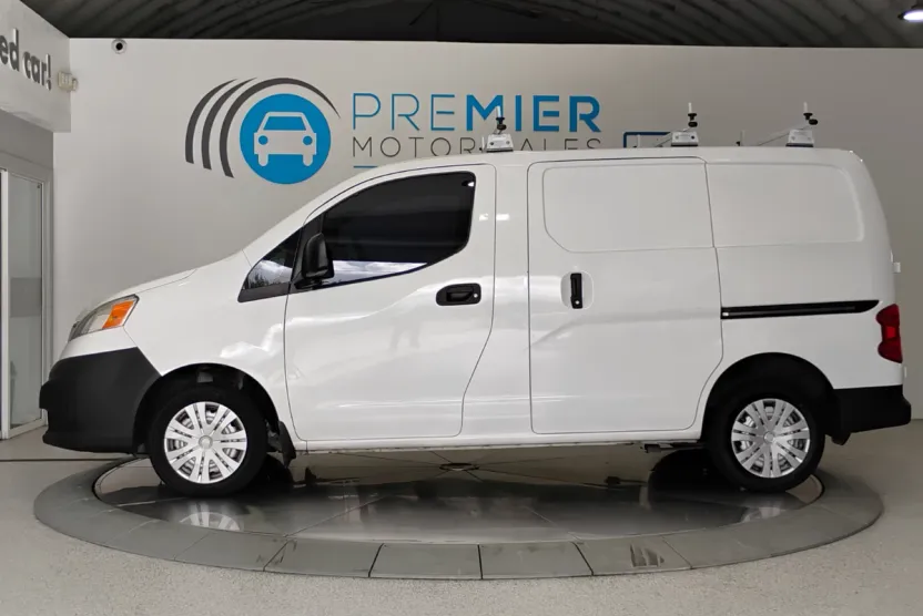2017 Nissan NV200 S photo 1