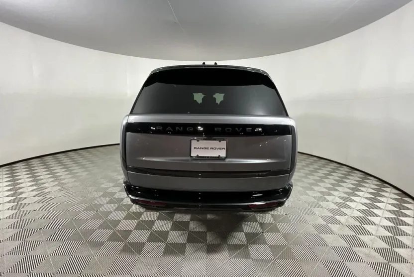 2025 Land Rover Range Rover SE photo 1