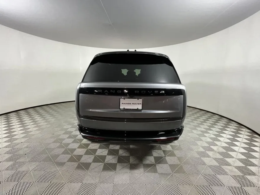 2025 Land Rover Range Rover SE photo 1