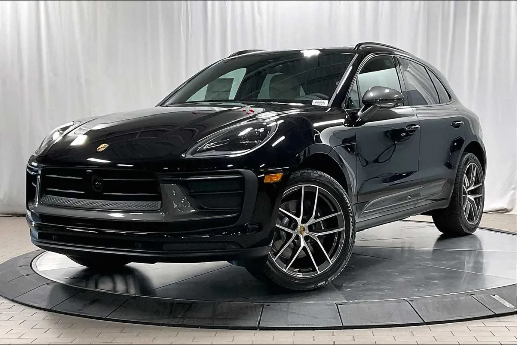 2025 Porsche Macan T photo 1