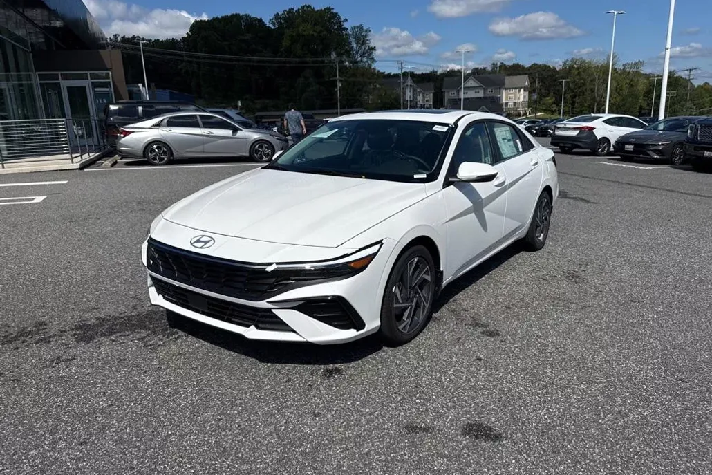2025 Hyundai Elantra Hybrid Limited photo 1