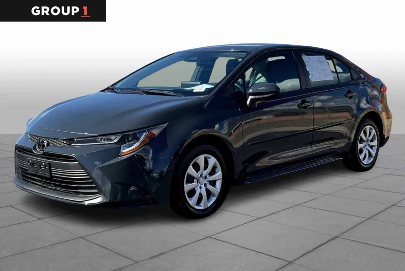 2025 Toyota Corolla LE photo 1