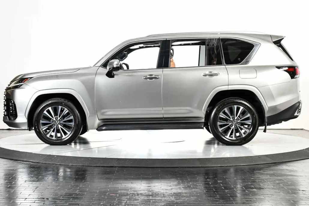 2023 Lexus LX 600 Premium photo 1