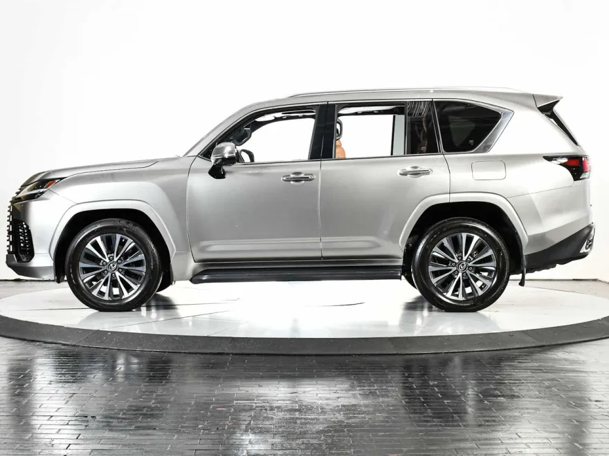 2023 Lexus LX 600 Premium photo 1