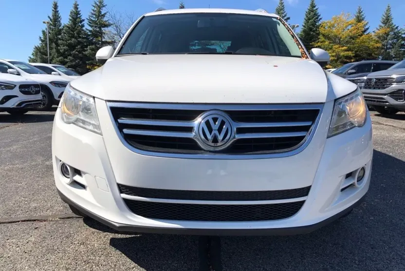 2011 Volkswagen Tiguan photo 1