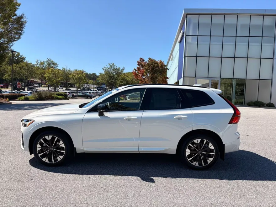 2026 Volvo XC60 Plus B5 photo 1