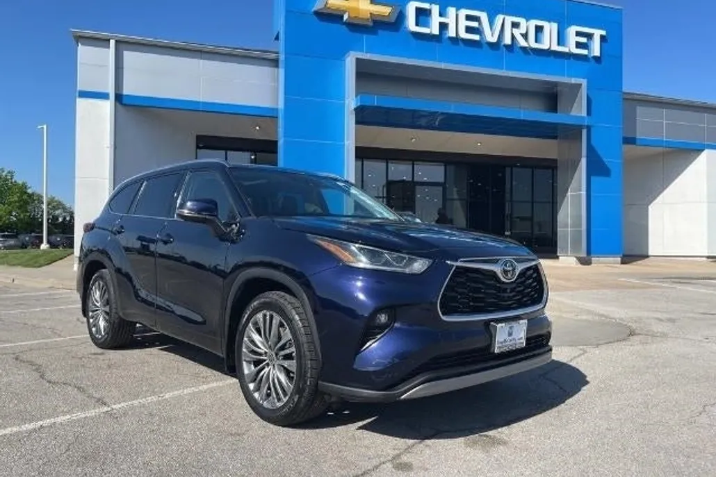 2022 Toyota Highlander Platinum photo 1