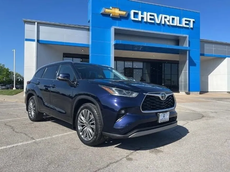 2022 Toyota Highlander Platinum photo 1