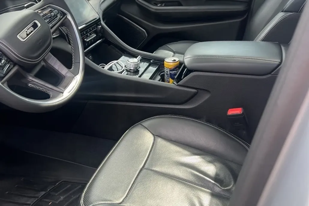 2023 Jeep Grand Cherokee Overland photo 1