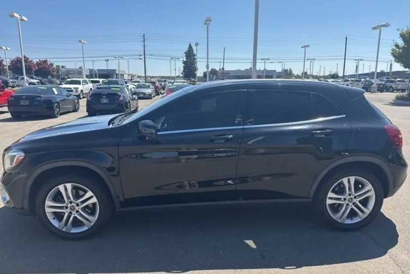 2020 Mercedes Benz GLA 250 photo 1
