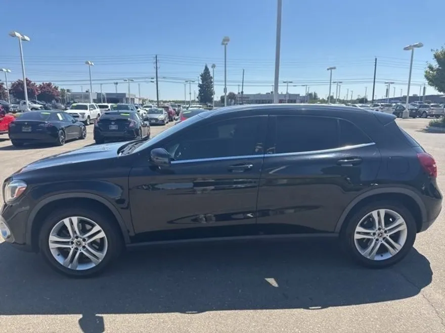 2020 Mercedes Benz GLA 250 photo 1
