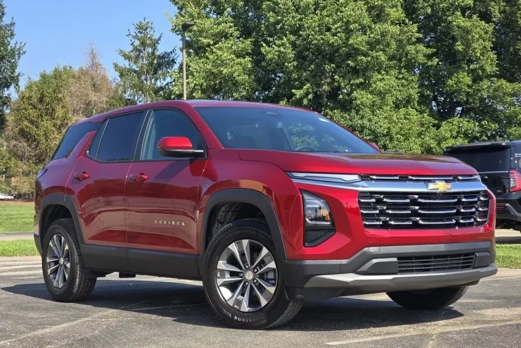 2026 Chevrolet Equinox LT photo 1
