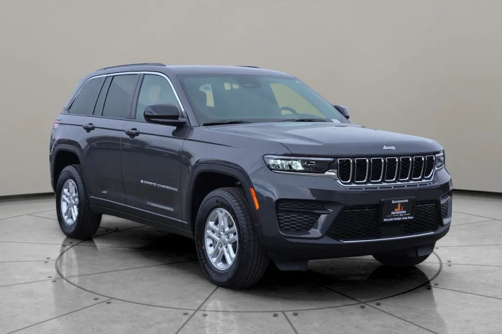 2025 Jeep Grand Cherokee Laredo Altitude photo 1
