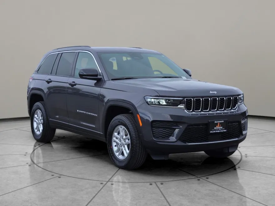 2025 Jeep Grand Cherokee Laredo Altitude photo 1