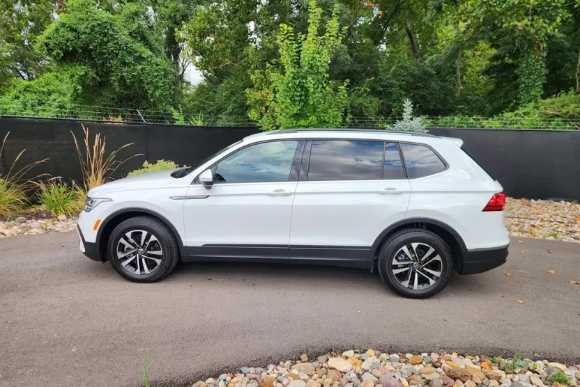 2024 Volkswagen Tiguan S photo 1