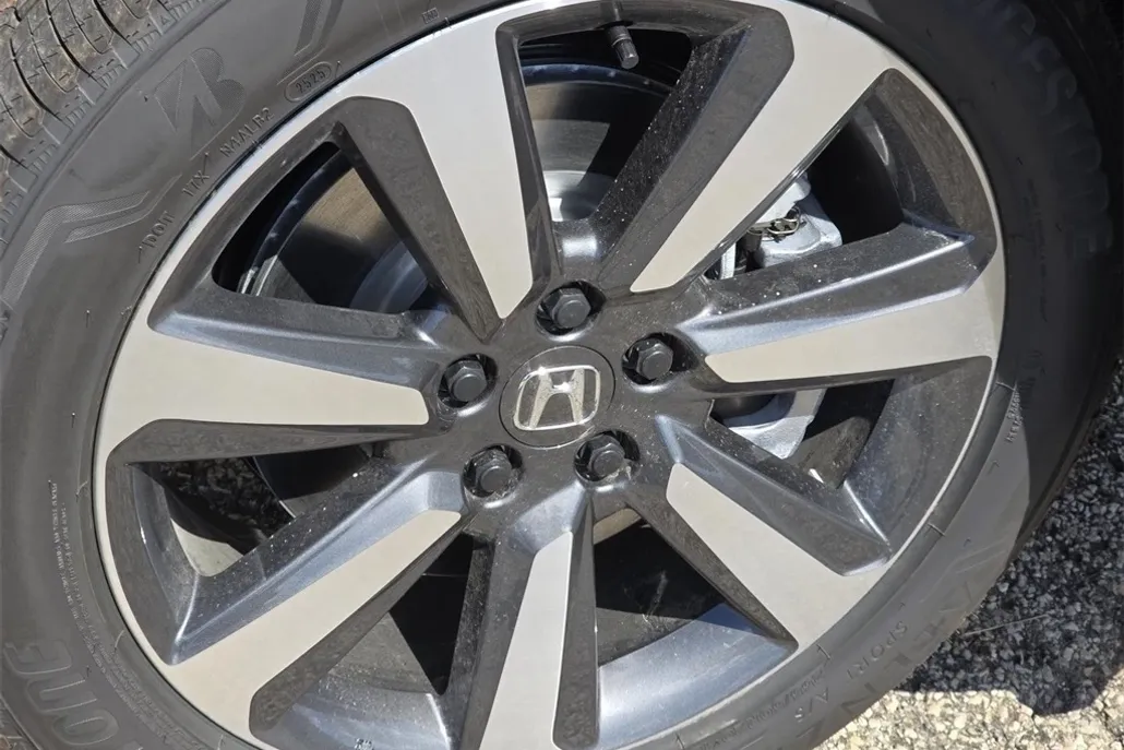 2025 Honda Pilot Touring photo 1