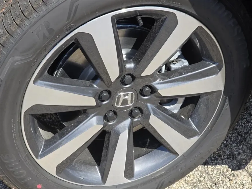 2025 Honda Pilot Touring photo 1