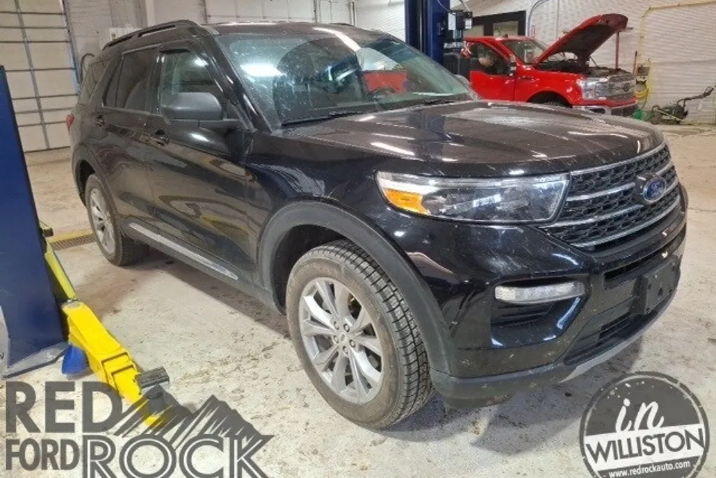 2023 Ford Explorer XLT photo 1