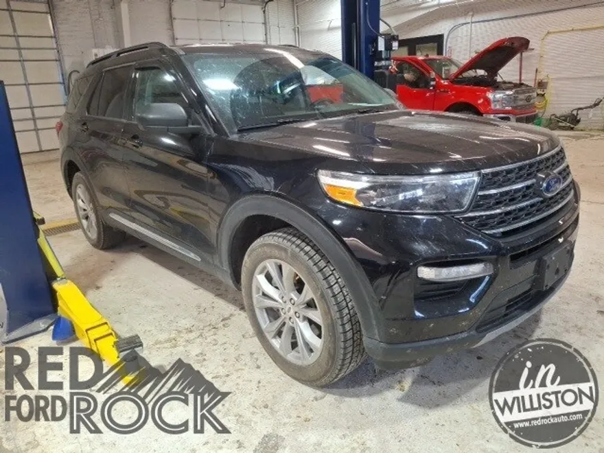 2023 Ford Explorer XLT photo 1