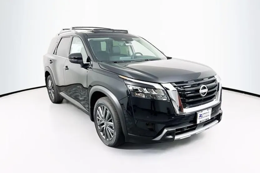 2025 Nissan Pathfinder SL photo 1