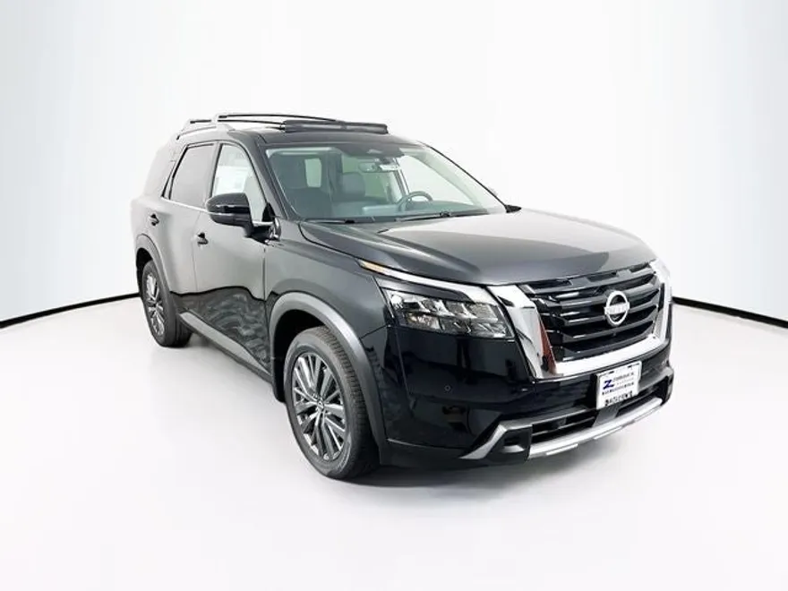 2025 Nissan Pathfinder SL photo 1