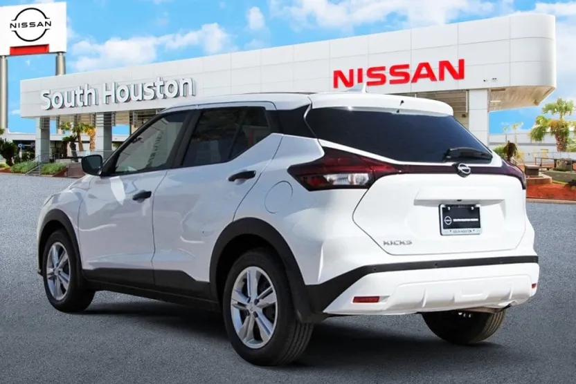 2025 Nissan Kicks Play S photo 1