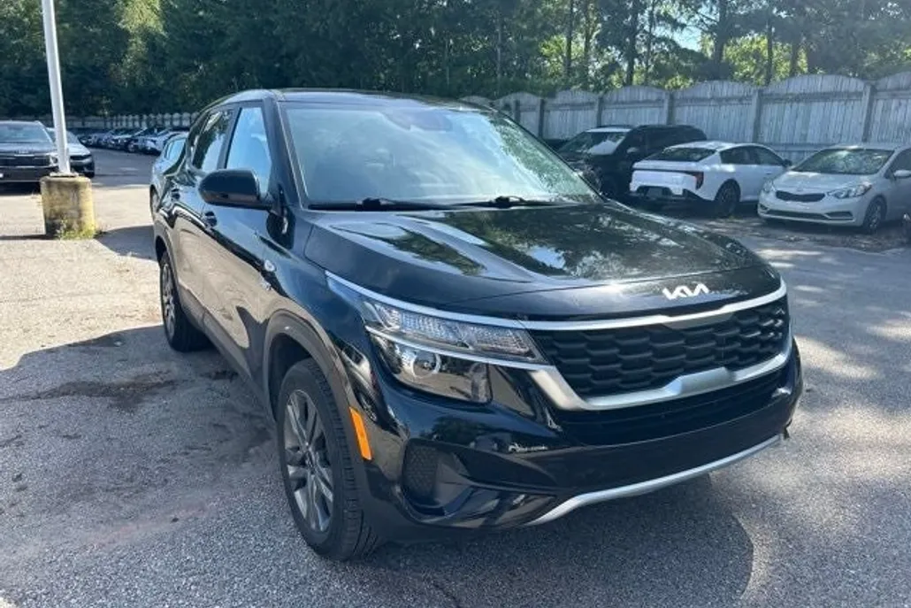2023 Kia Seltos LX photo 1