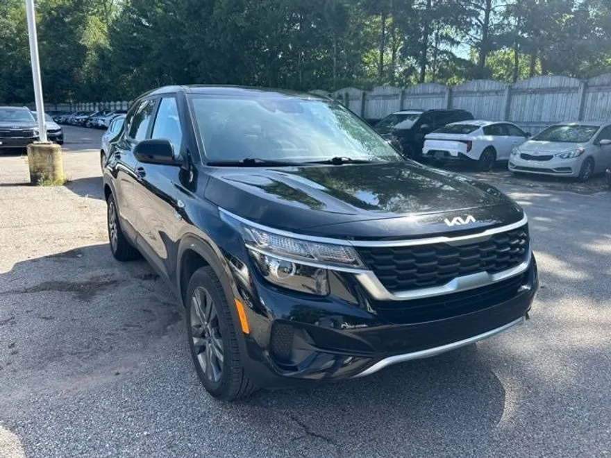 2023 Kia Seltos LX photo 1