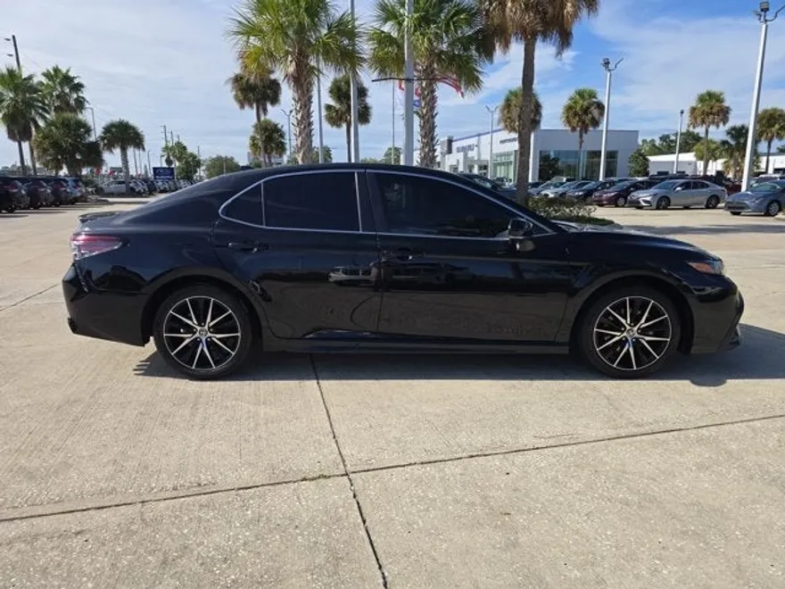 2024 Toyota Camry SE photo 1