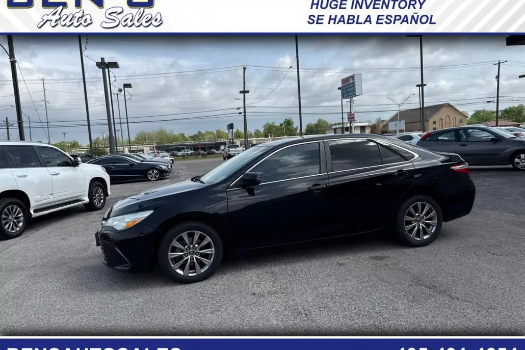2016 Toyota Camry XLE photo 1