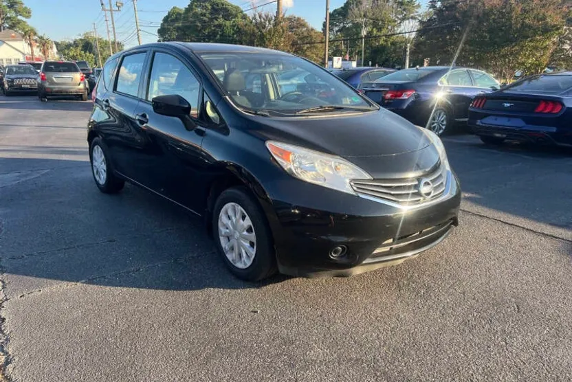 2015 Nissan Versa Note SV photo 1