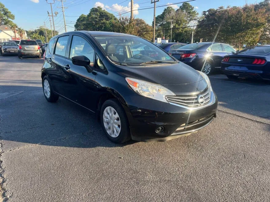 2015 Nissan Versa Note SV photo 1