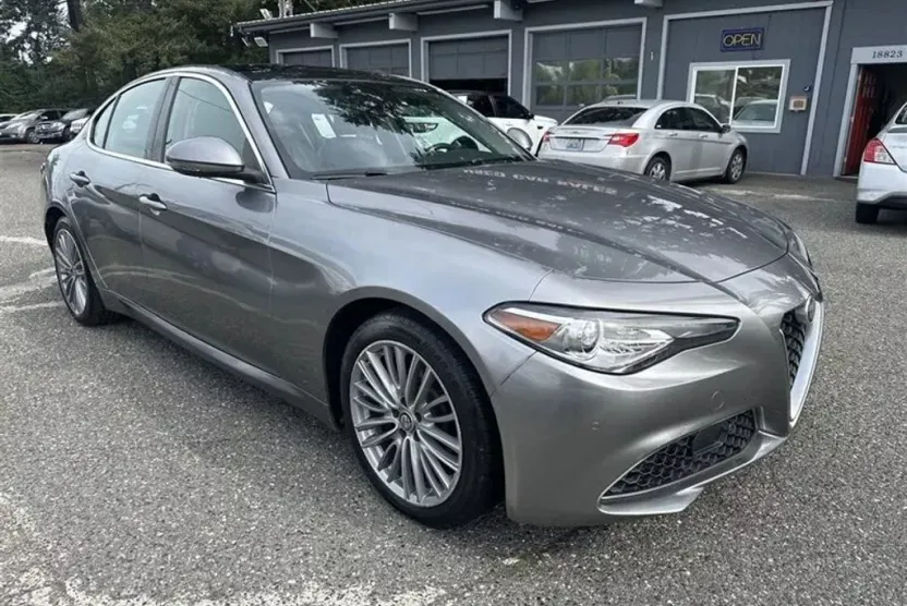 2017 Alfa Romeo Giulia Ti photo 1