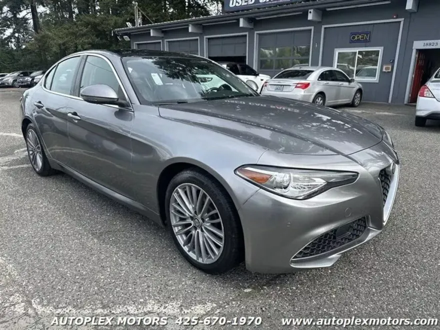2017 Alfa Romeo Giulia Ti photo 1