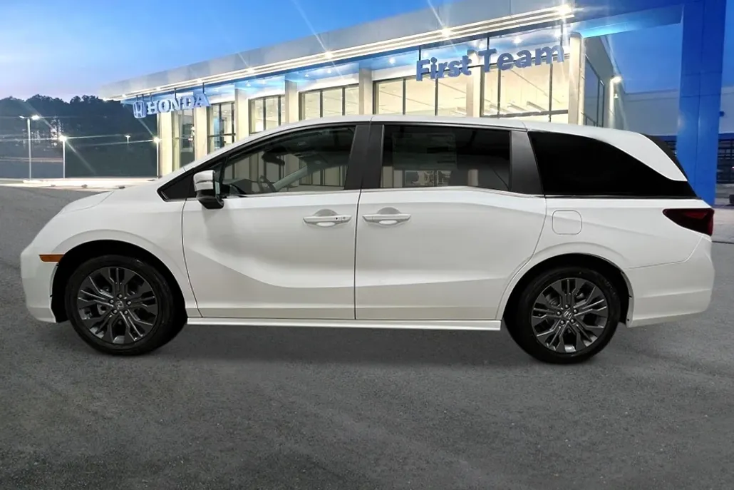 2026 Honda Odyssey Touring photo 1